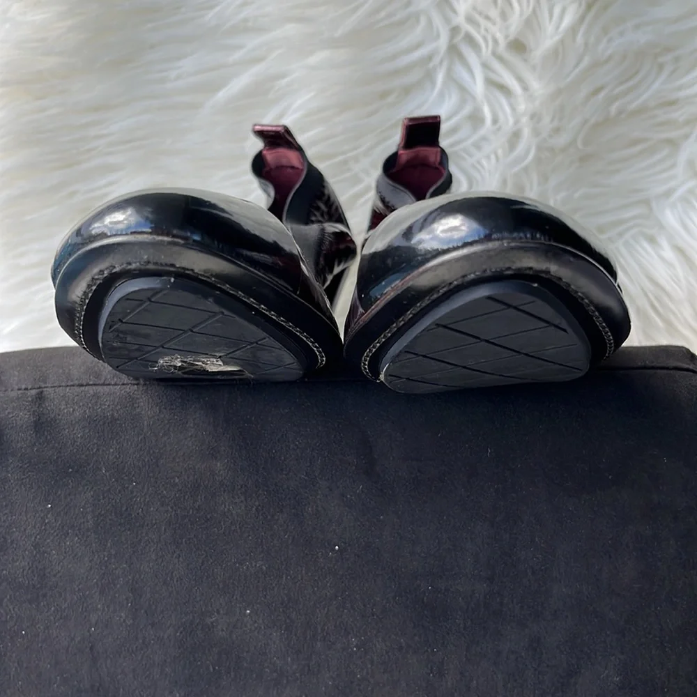 Authentic Chanel Black/Burgundy Patent Leather Scrunch Block Heel Pumps - Picture 14 of 16